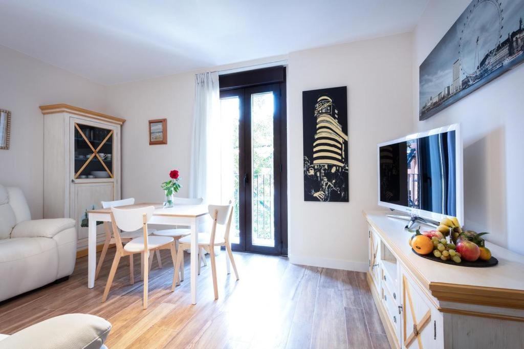 Az El Balcon De Cesar Augusto Apartment Zaragoza Exterior photo